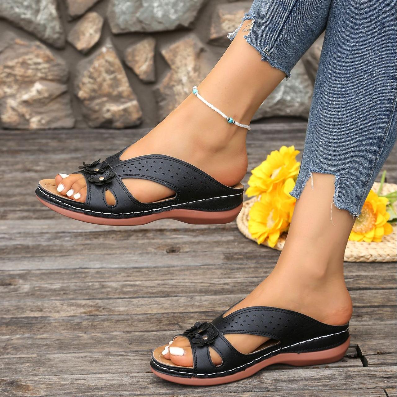 Julianna | Orthopädische Damen-Sandalen mit Keilabsatz und Blumenmuster