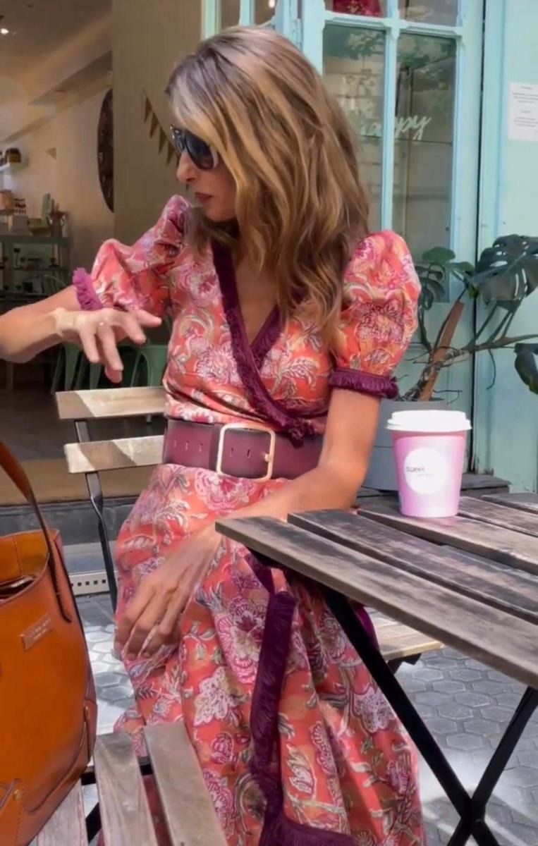 Jona | Eliett - Langkleid mit Puffärmeln und asymmetrischem Rock