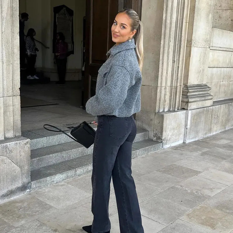 TARA | Die Trendige Cropped-Jacke