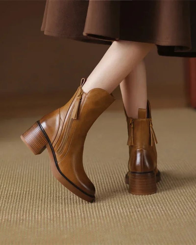 Lilith | Schwarzer Lederstiefel mit bequemem Absatz, elegant und zeitlos