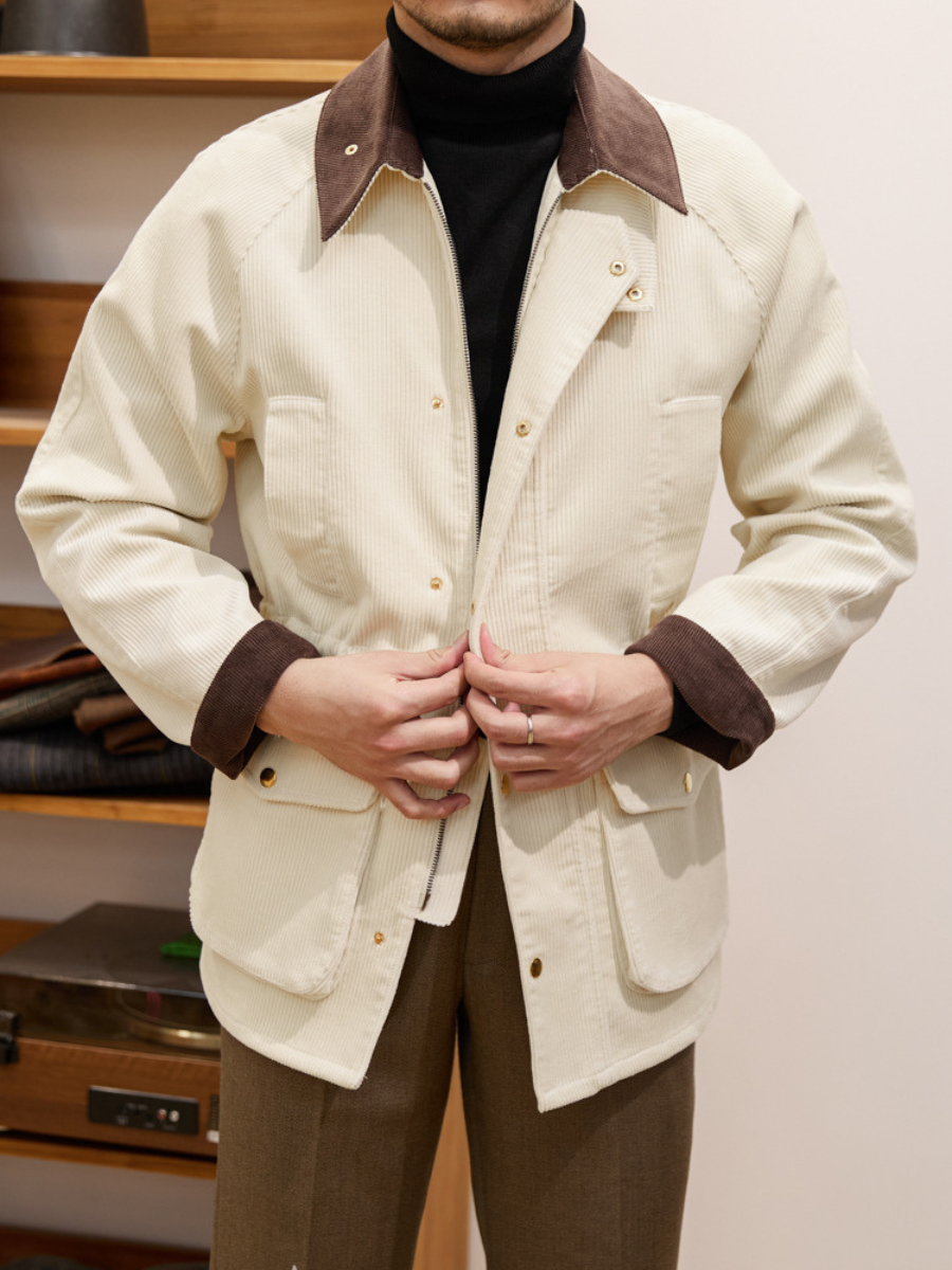 Britische Cordkragen-Jacke