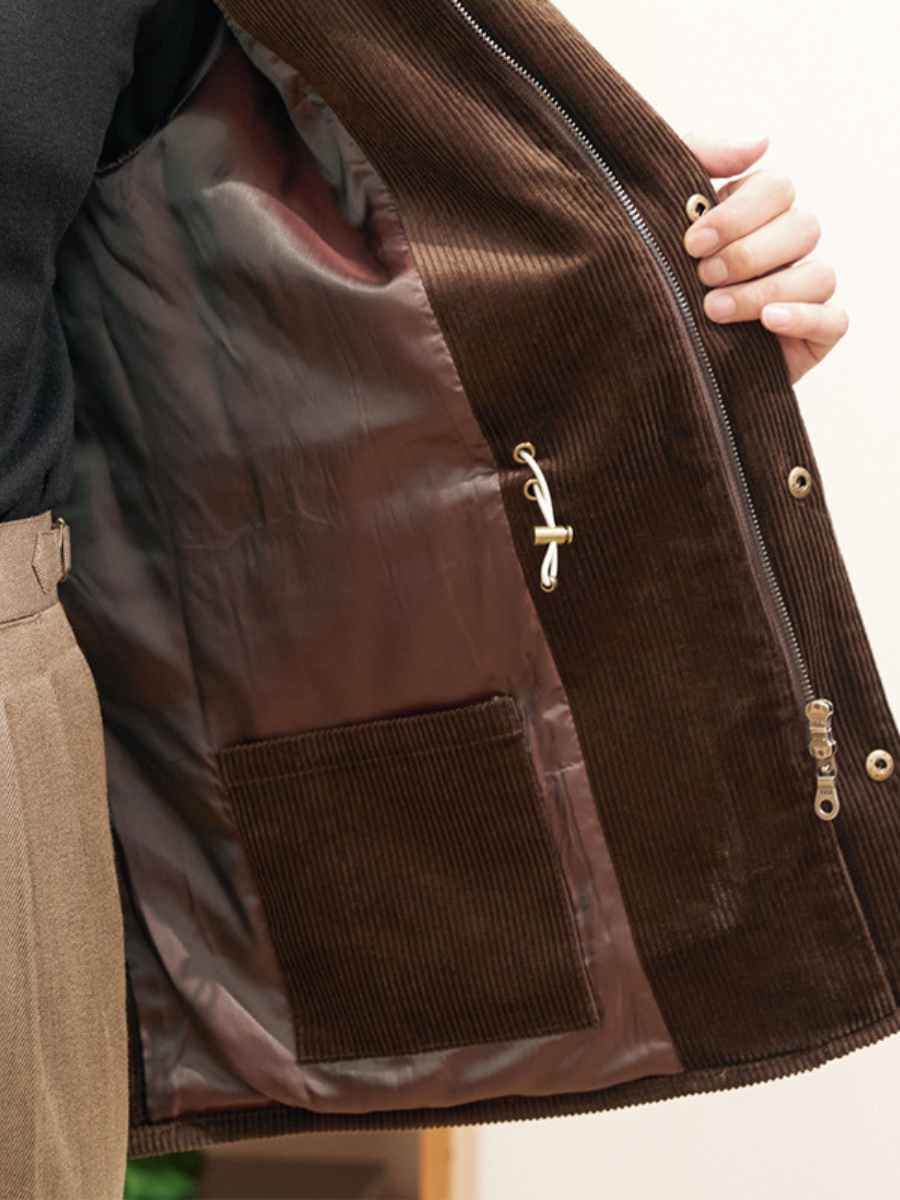 Britische Cordkragen-Jacke