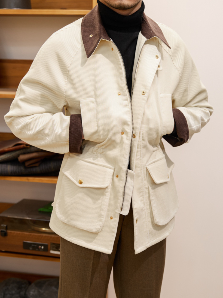 Britische Cordkragen-Jacke