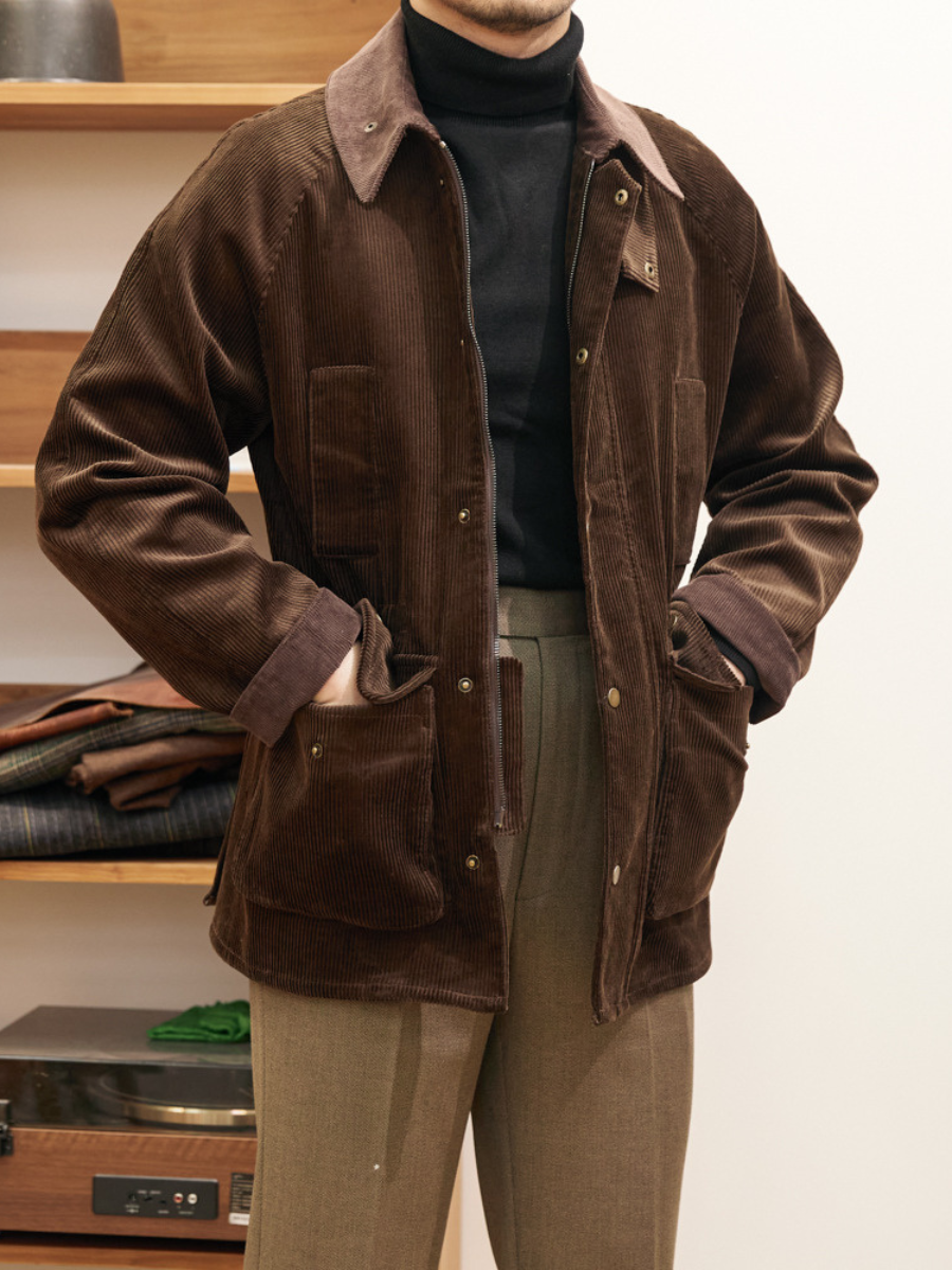 Britische Cordkragen-Jacke