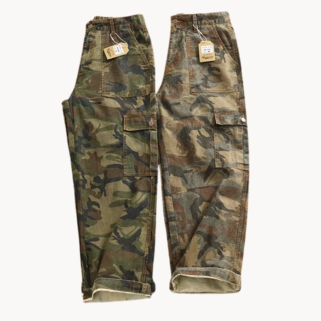 Aden | Camo-tensioner cargo pose