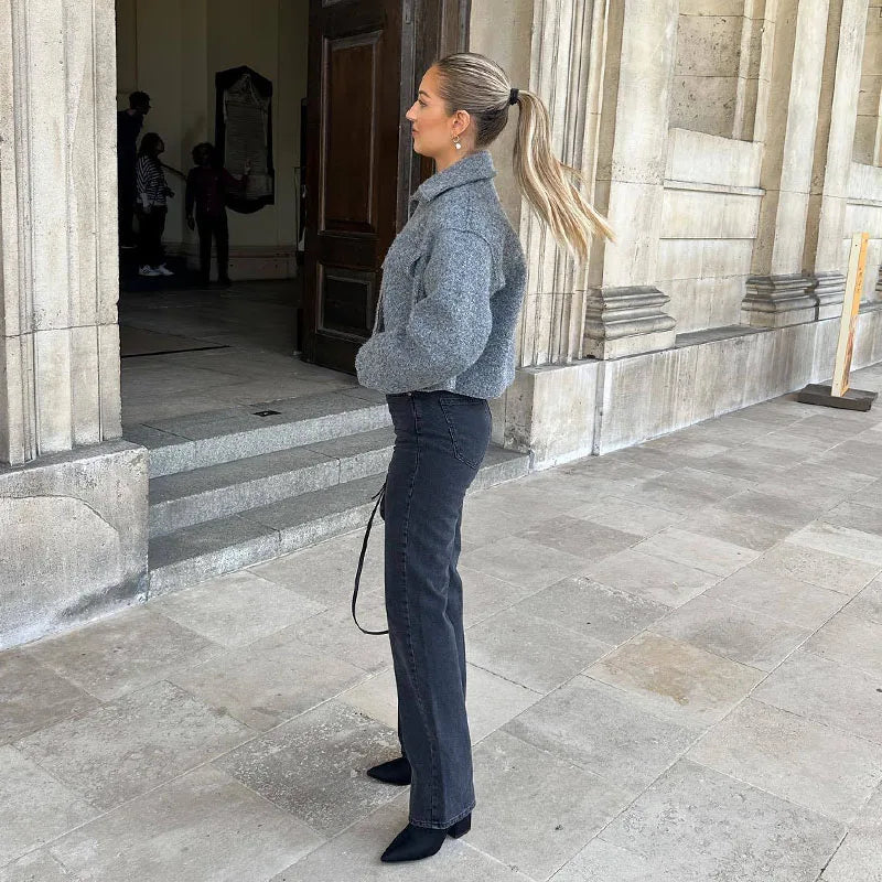 TARA | Die Trendige Cropped-Jacke