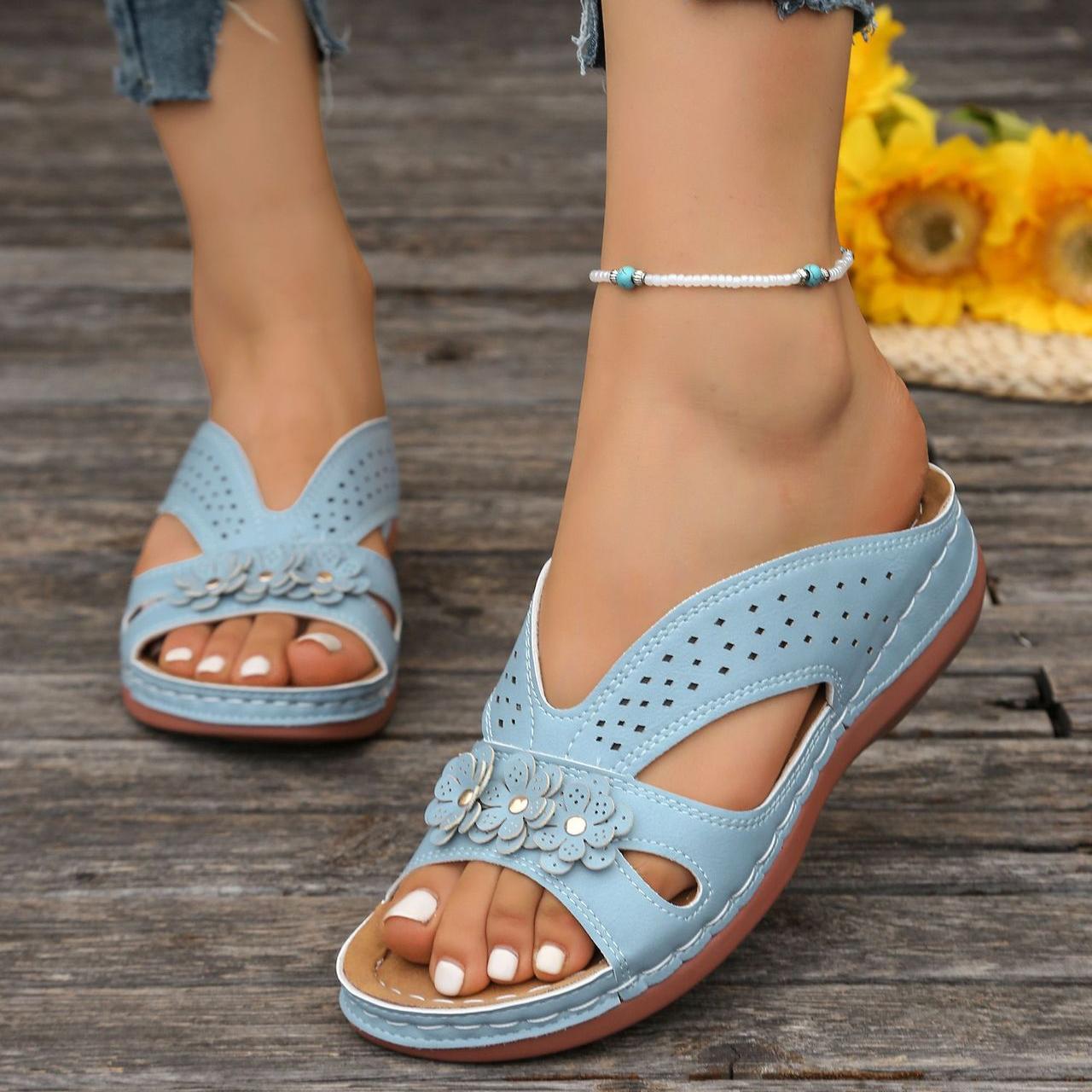 Julianna | Orthopädische Damen-Sandalen mit Keilabsatz und Blumenmuster