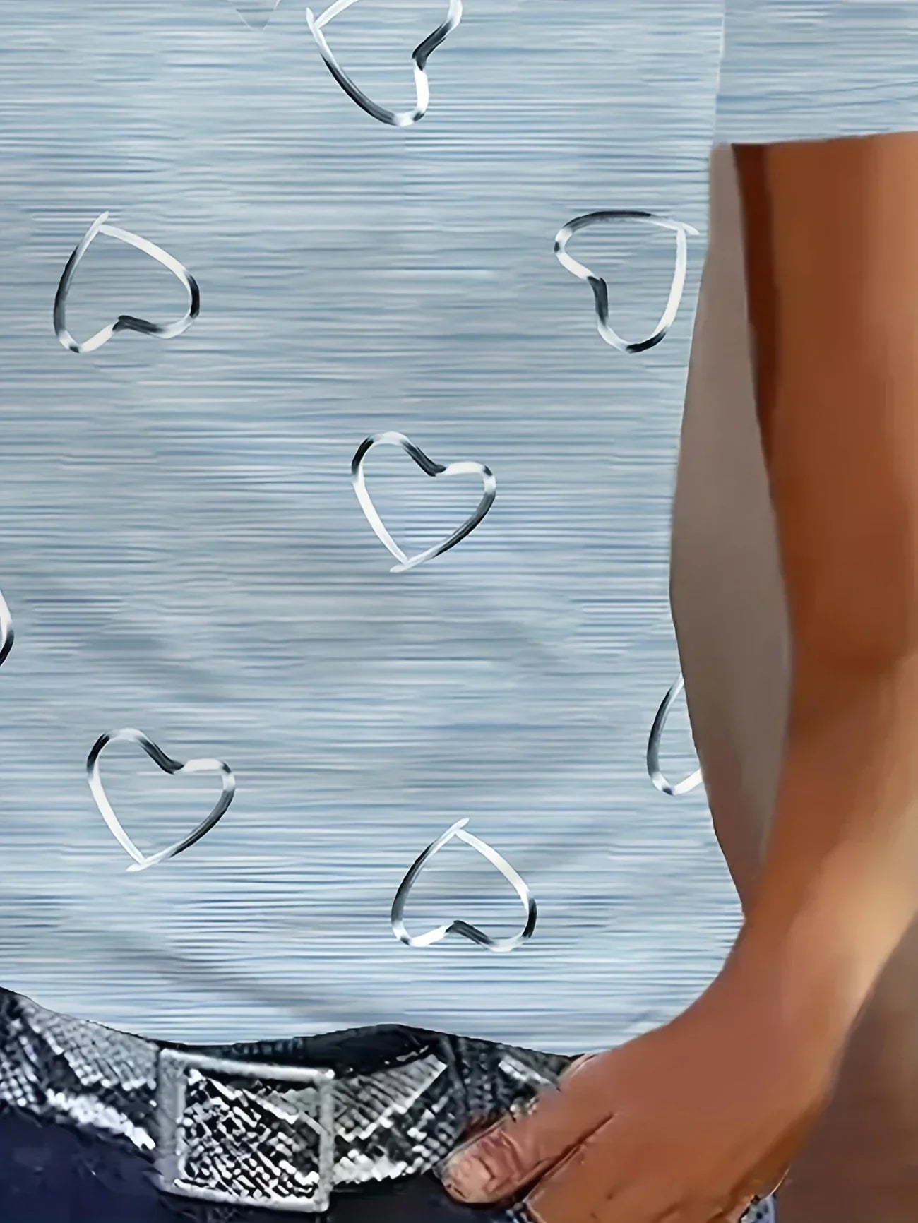 Maci | Top Elegantes Dekolleté in V mit Herzprint