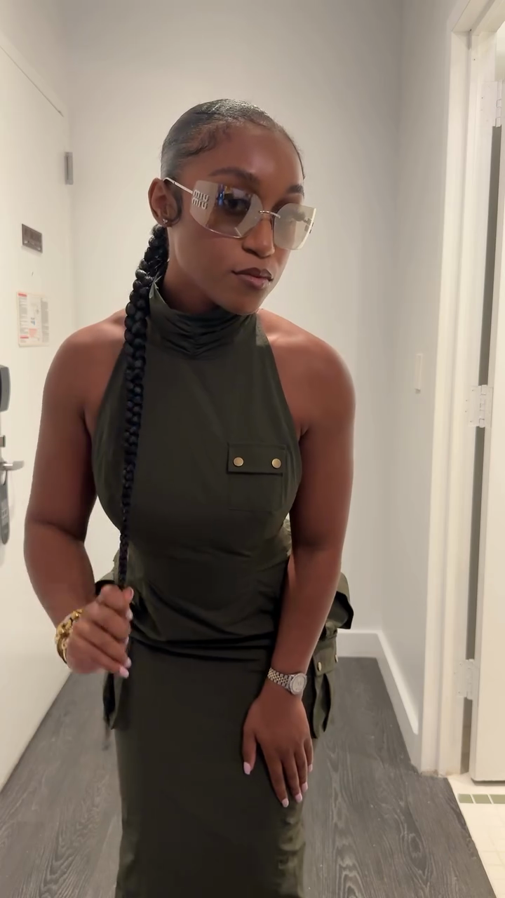 Jordan | Olivgrünes ärmelloses Maxikleid mit hohem Ausschnitt