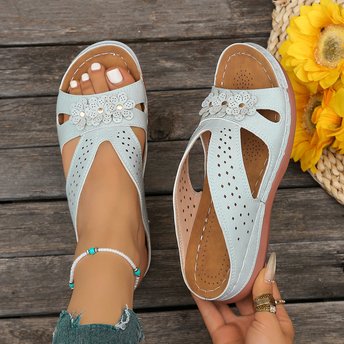 Julianna | Orthopädische Damen-Sandalen mit Keilabsatz und Blumenmuster