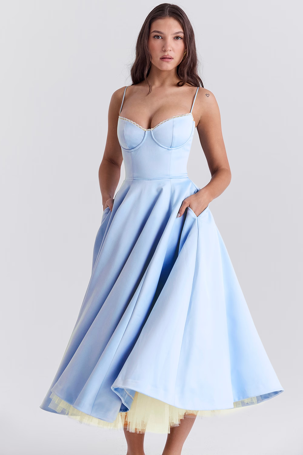 Byra | Elegantes Schlankheitskleid