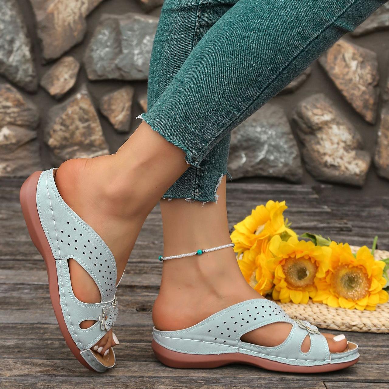 Julianna | Orthopädische Damen-Sandalen mit Keilabsatz und Blumenmuster
