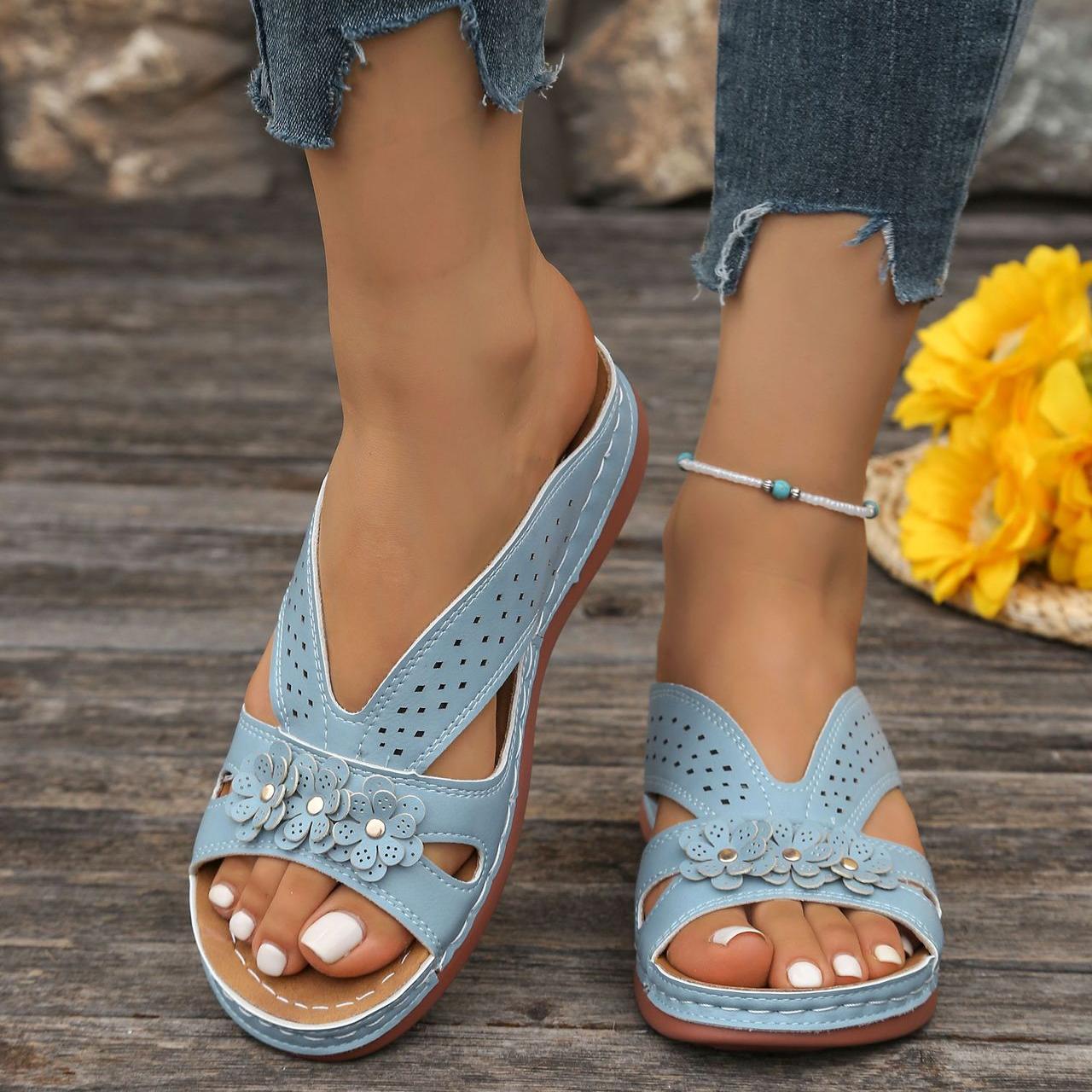 Julianna | Orthopädische Damen-Sandalen mit Keilabsatz und Blumenmuster