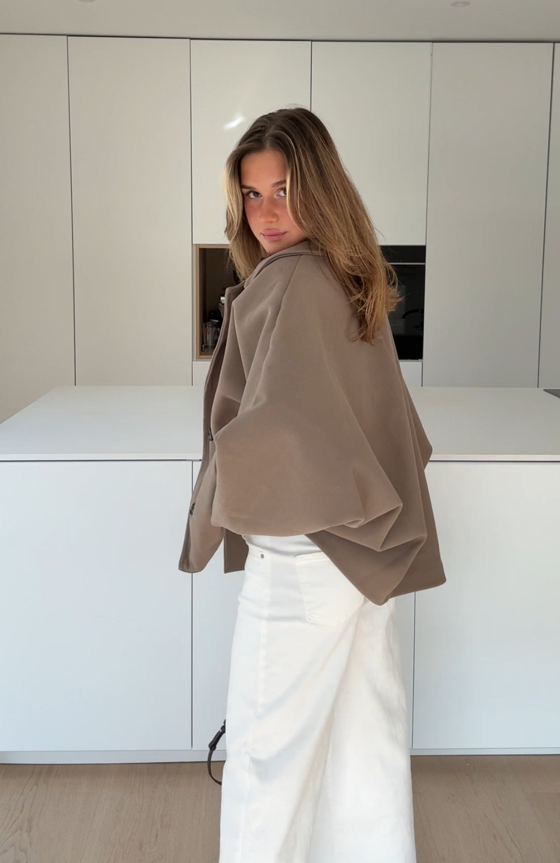 Mallory | Übergroße Jacke Zimt - Perfektes Winteroutfit für Frauen & Trendy Halloween Costumes