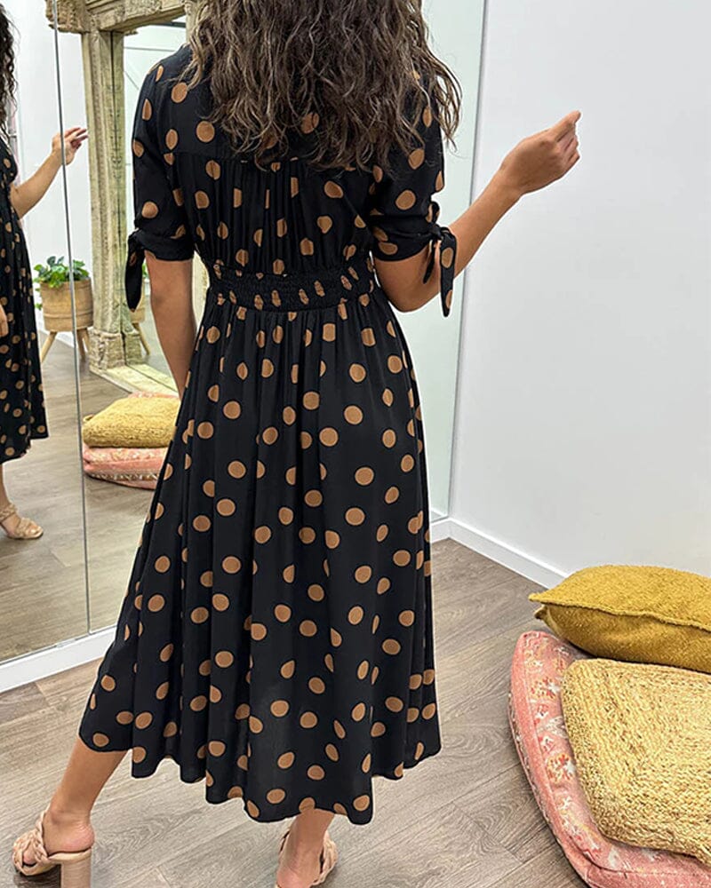 Millie | Kleid mit Punkten und tiefem V-Ausschnitt