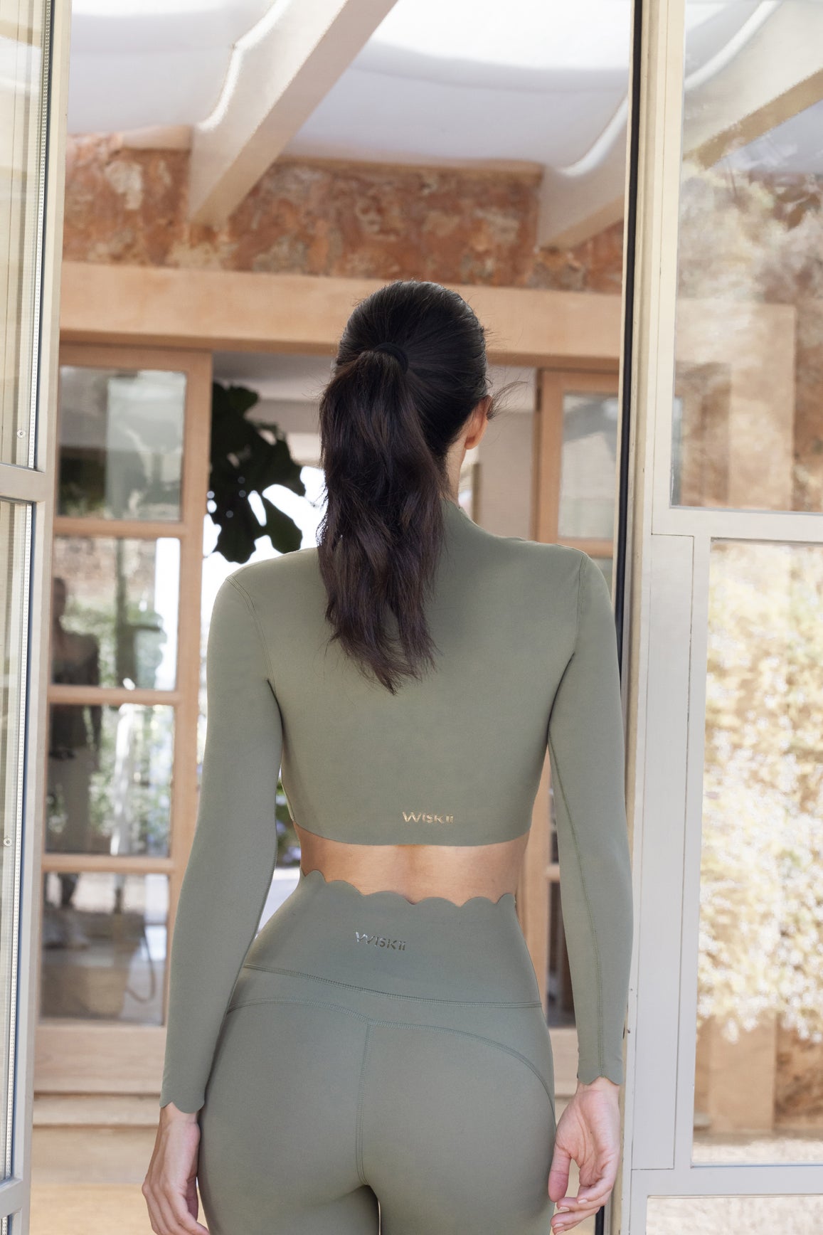 Lena | Elegantes Langarmoberteil mit Jakobsmuschelverzierung