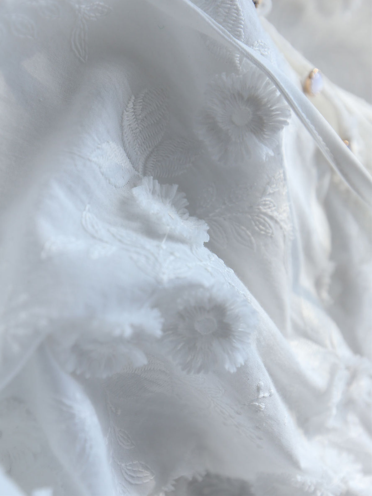 Clara | Stilvolles Übergrößenhemd mit Blumenstickerei