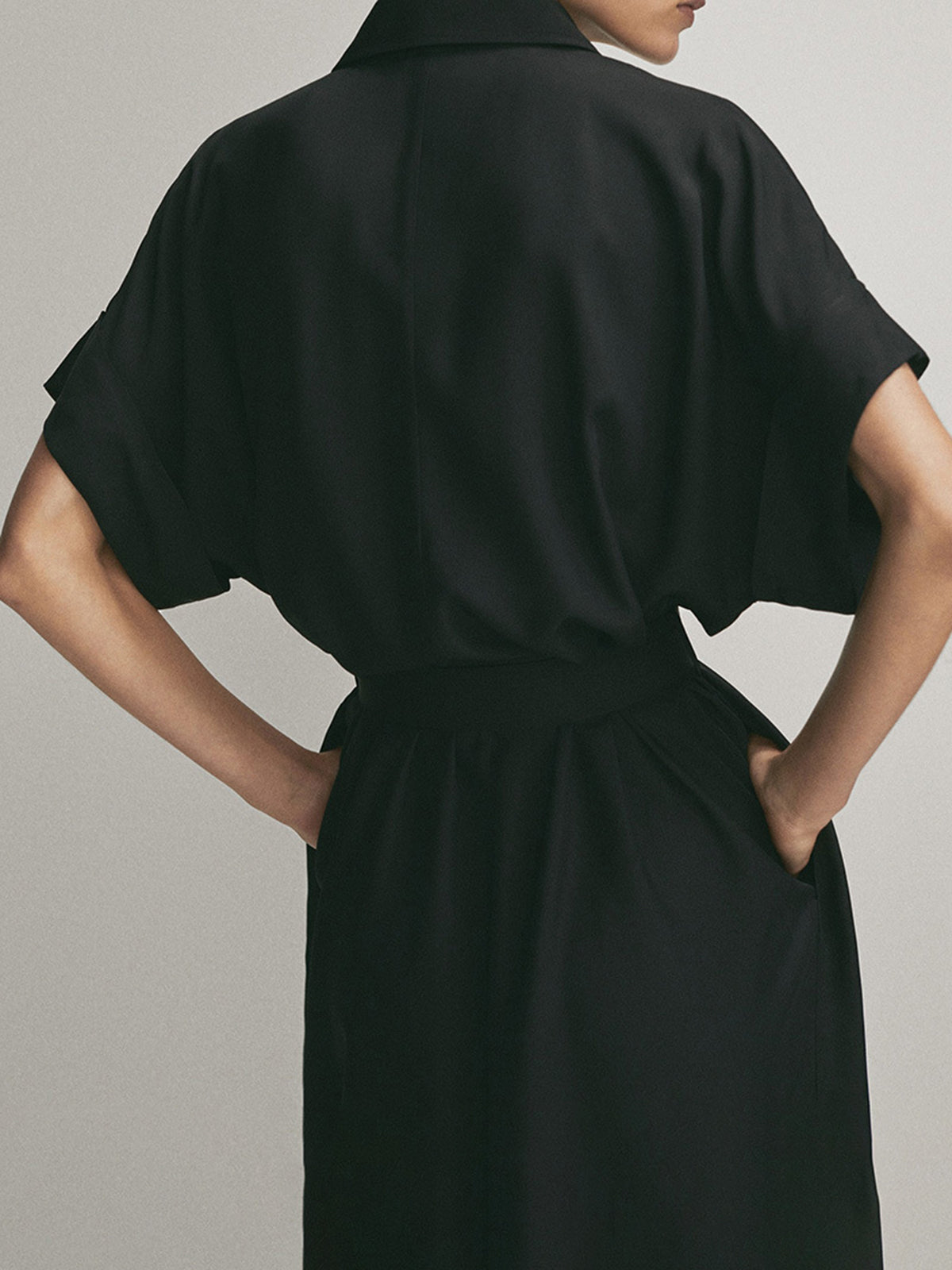 Clara | Elegantes Midikleid mit Polotaschen zum Binden