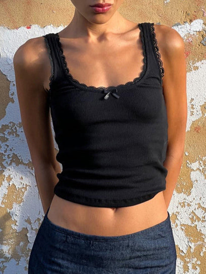 Clara | Verspieltes Crop-Top mit Spitzenbesatz