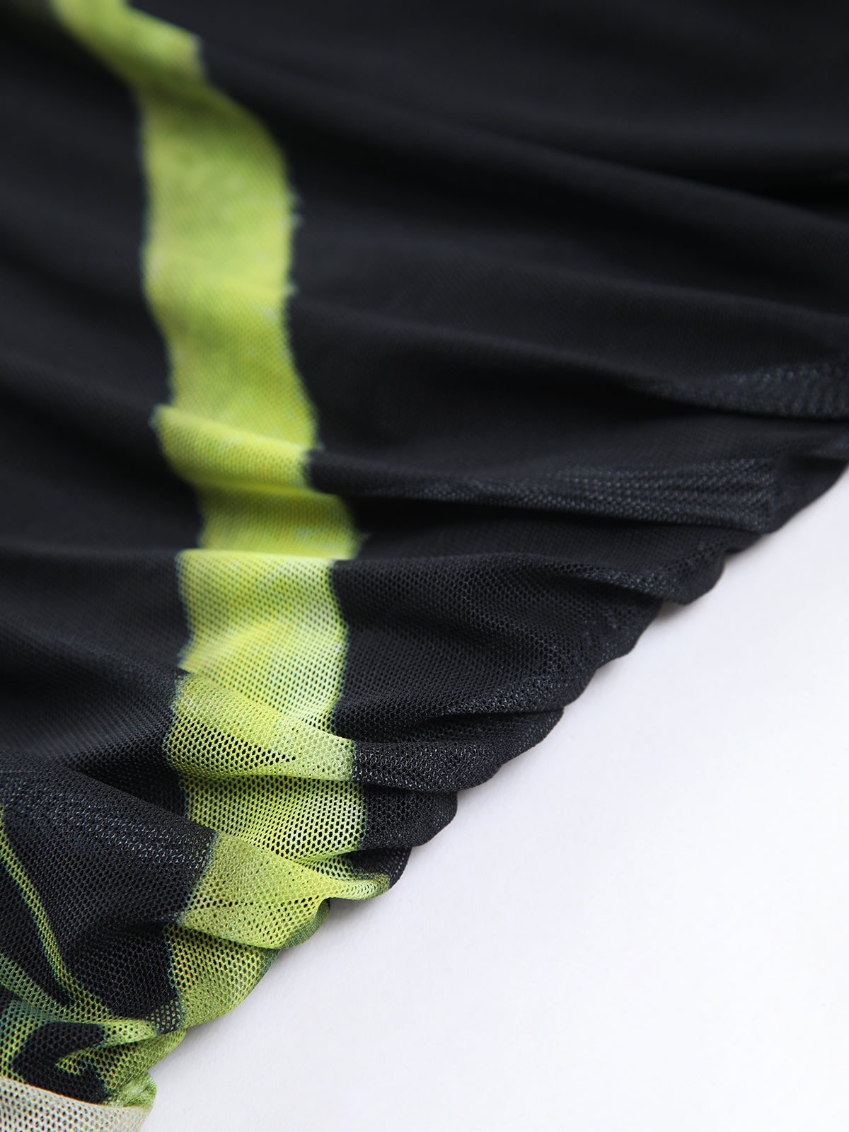 Gardenia | Verspieltes Midikleid mit Floral Mesh und Rüsche