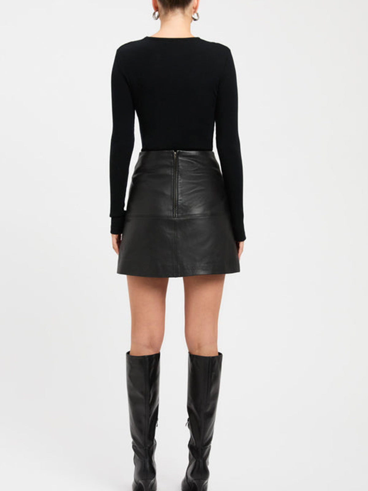 Lenka | Diagonal geknöpftes Schlüsselloch-Top mit langen Ärmeln