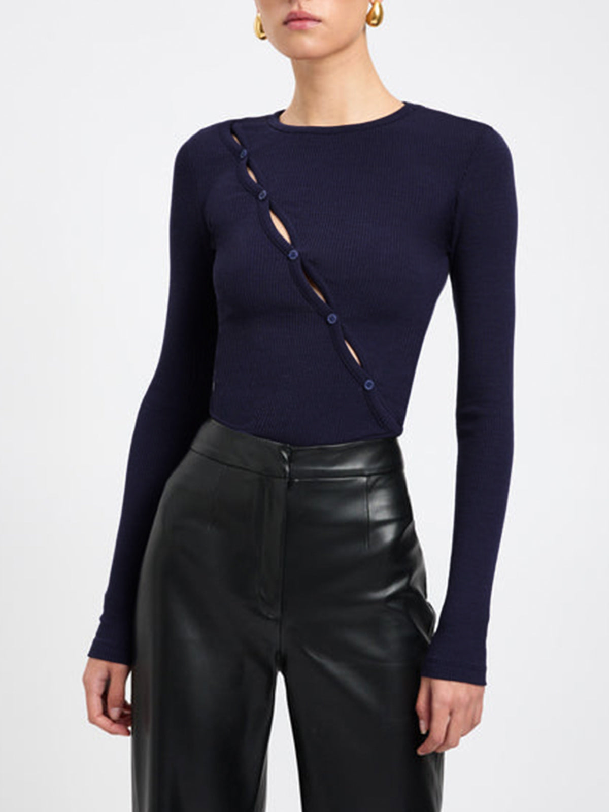 Lenka | Diagonal geknöpftes Schlüsselloch-Top mit langen Ärmeln