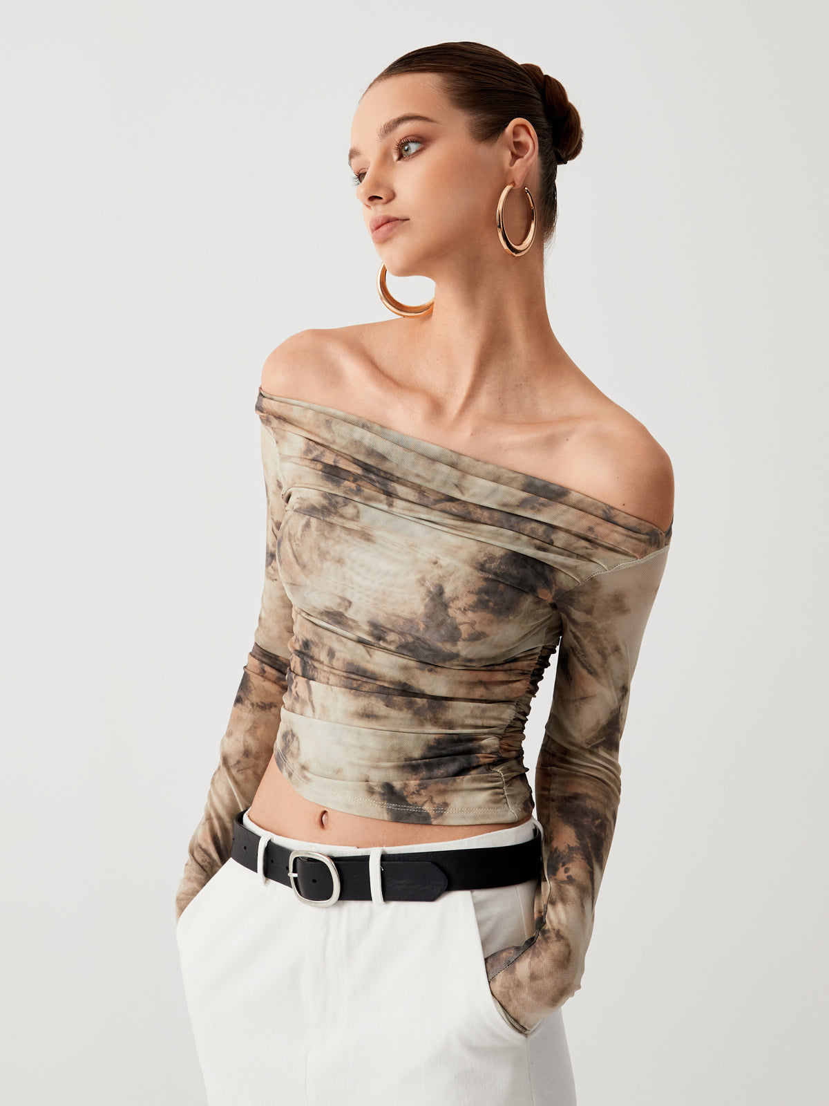 Emilia | Terrakottafarbenes Tüll-Netz-Off-Shoulder-Crop-Top mit langen Ärmeln