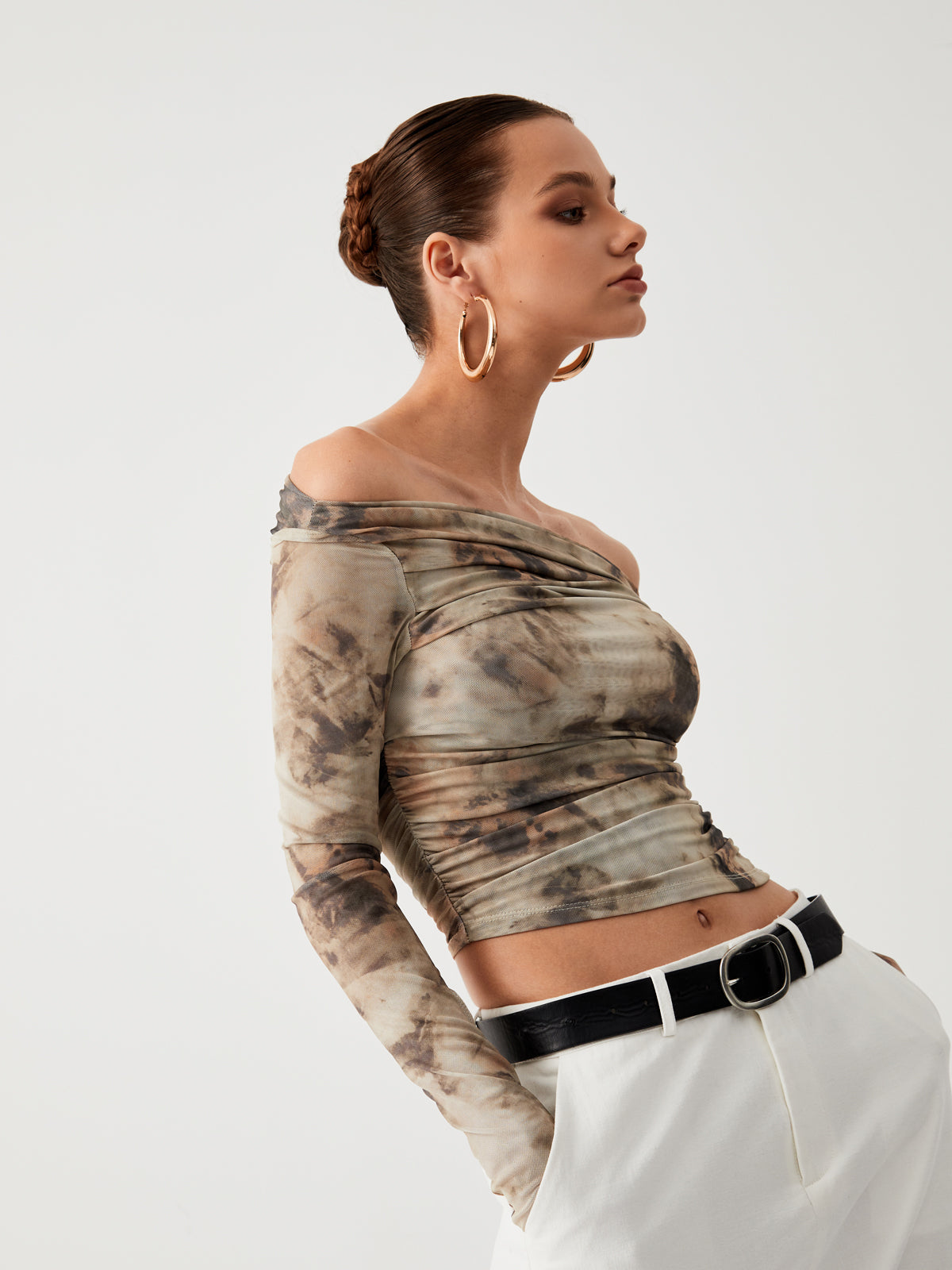 Emilia | Terrakottafarbenes Tüll-Netz-Off-Shoulder-Crop-Top mit langen Ärmeln