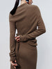Clara | Asymmetrisches Karamell-Strick-Top mit langen Ärmeln