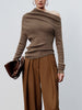 Clara | Asymmetrisches Karamell-Strick-Top mit langen Ärmeln
