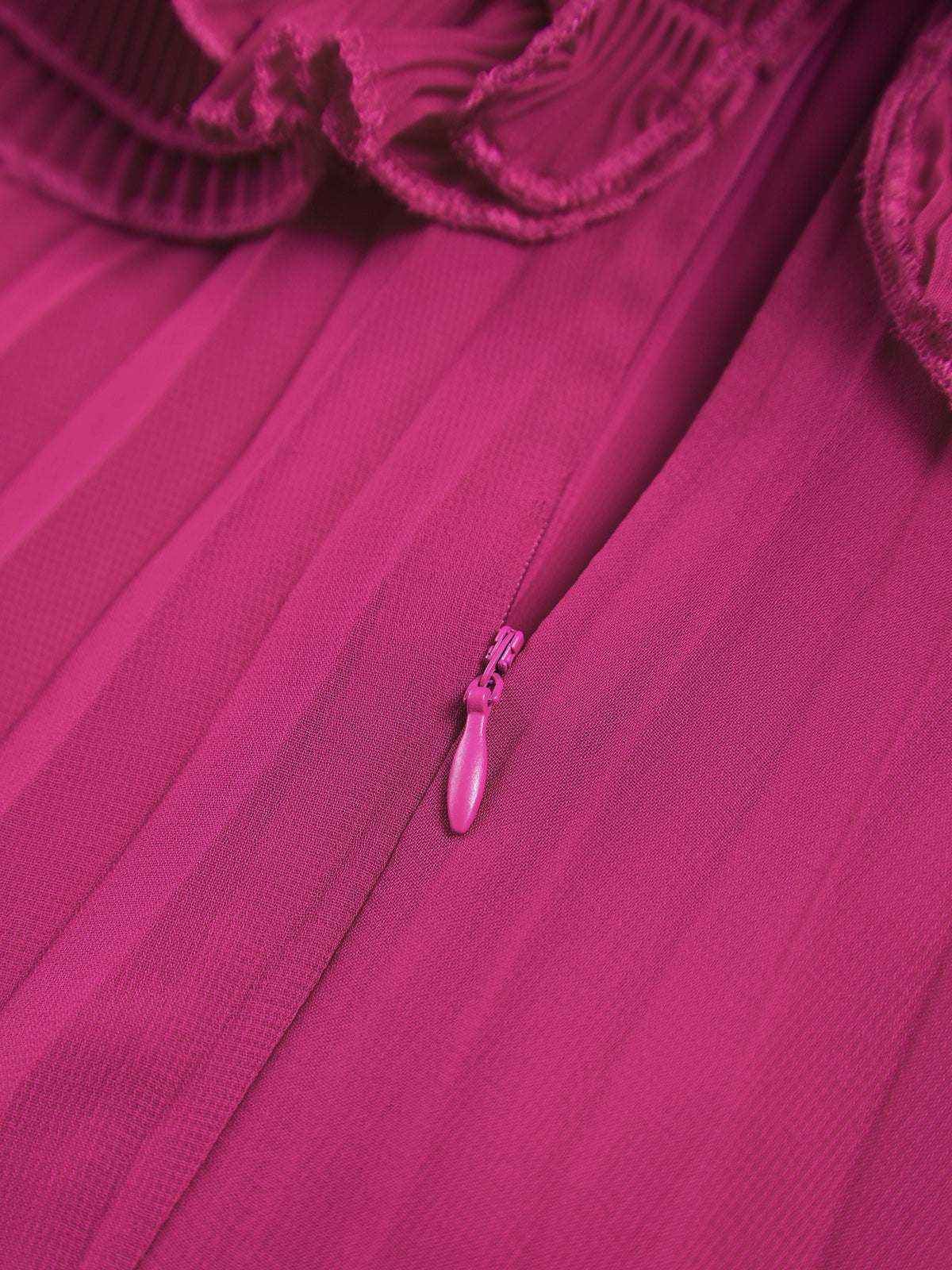 Clara | Kurzes Kleid mit Rosetten-Röhrenfalten aus Mesh