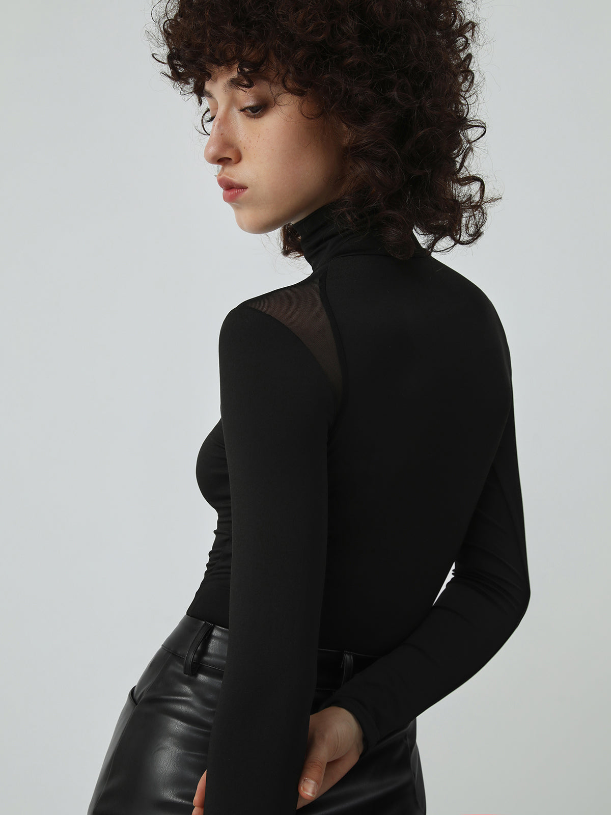 Jonas | Langärmeliger Rollkragen-Body mit Patchwork-Netz