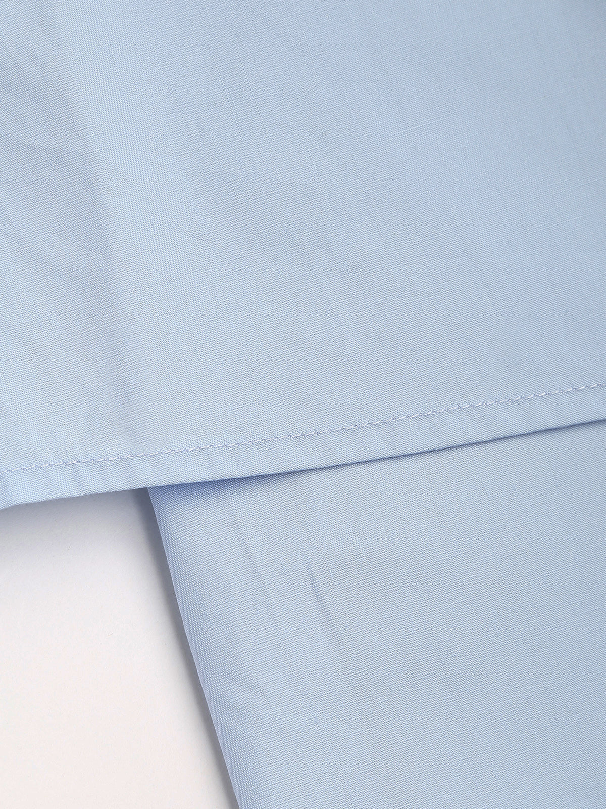 Leo | Elegantes Doppellagen-Crop-Shirt in Babyblau