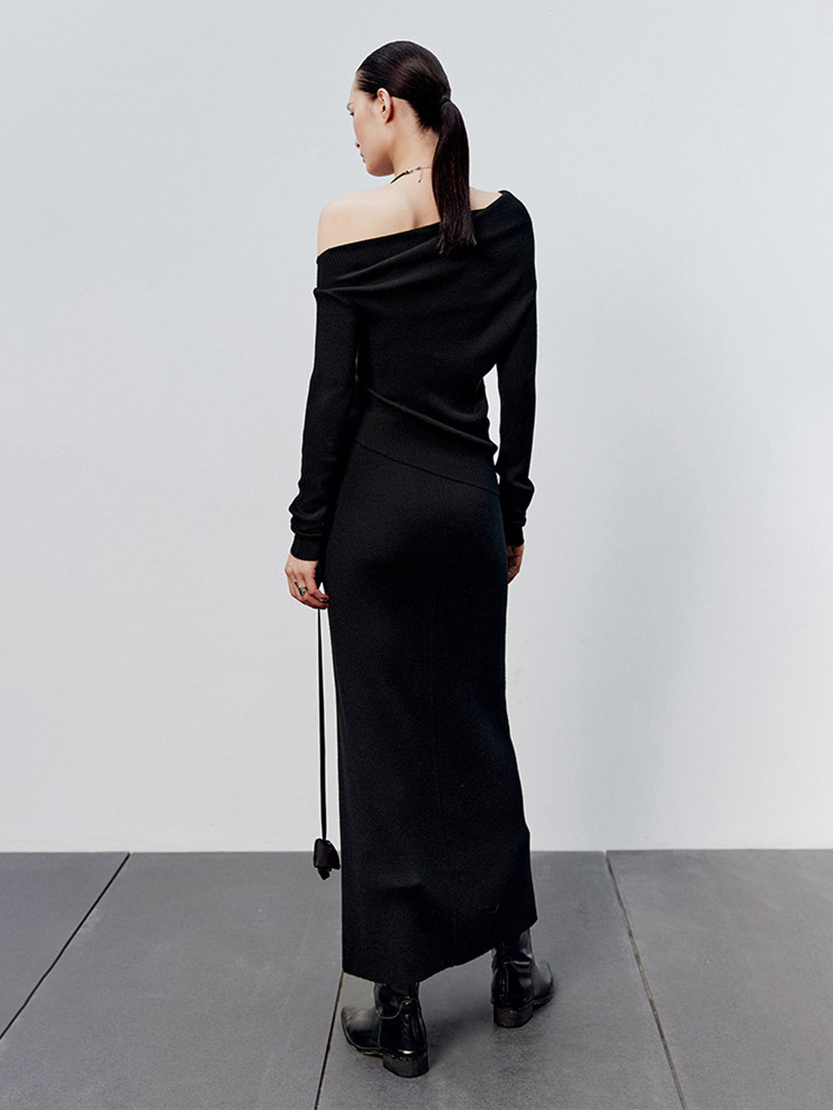 Clara | Asymmetrisches Karamell-Strick-Top mit langen Ärmeln
