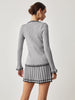 Mia | Geschwungene Strickjacke mit Faltenminirock