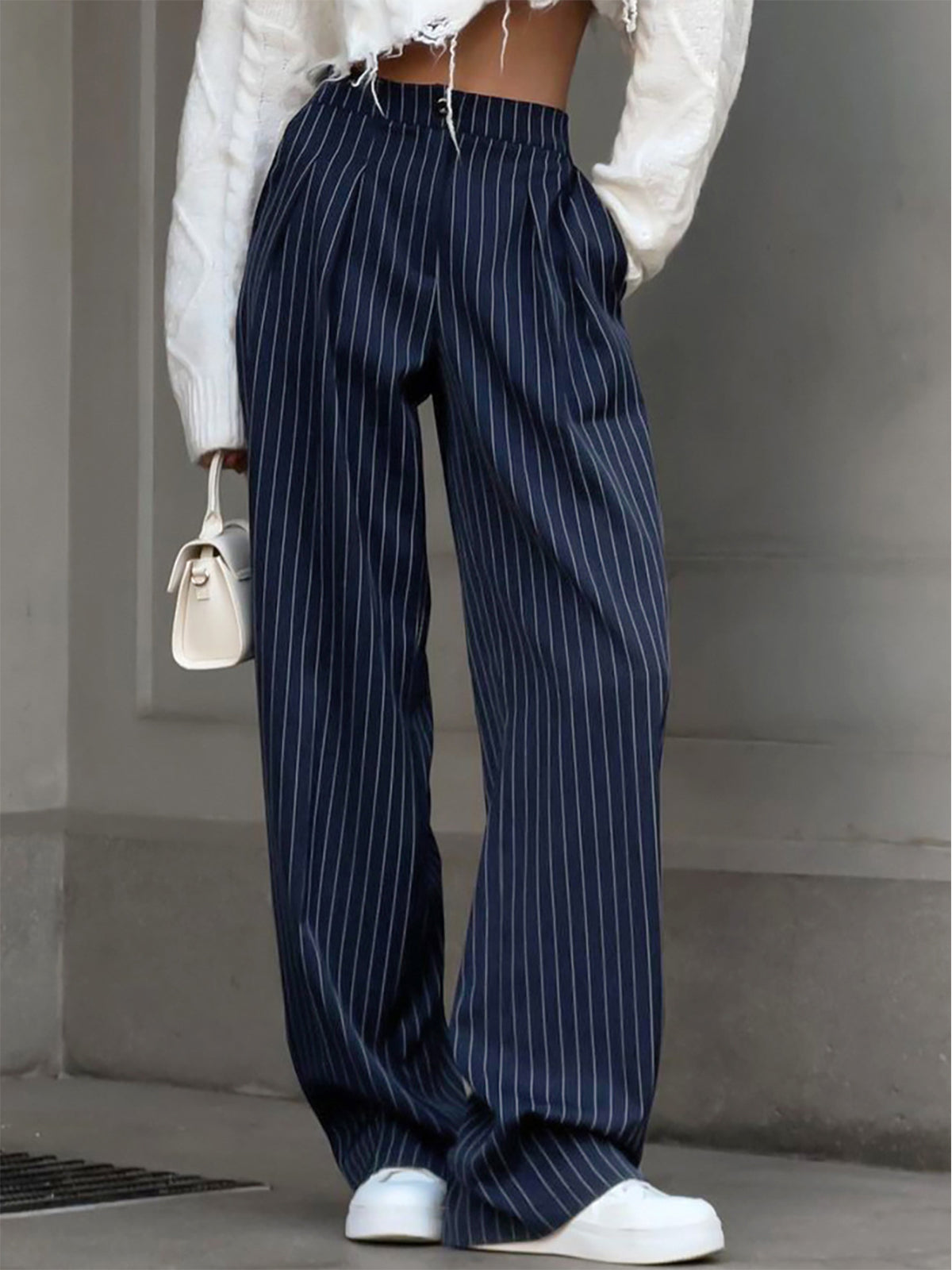 Emilia | Elegante Nadelstreifen-Faltenhose mit weitem Bein