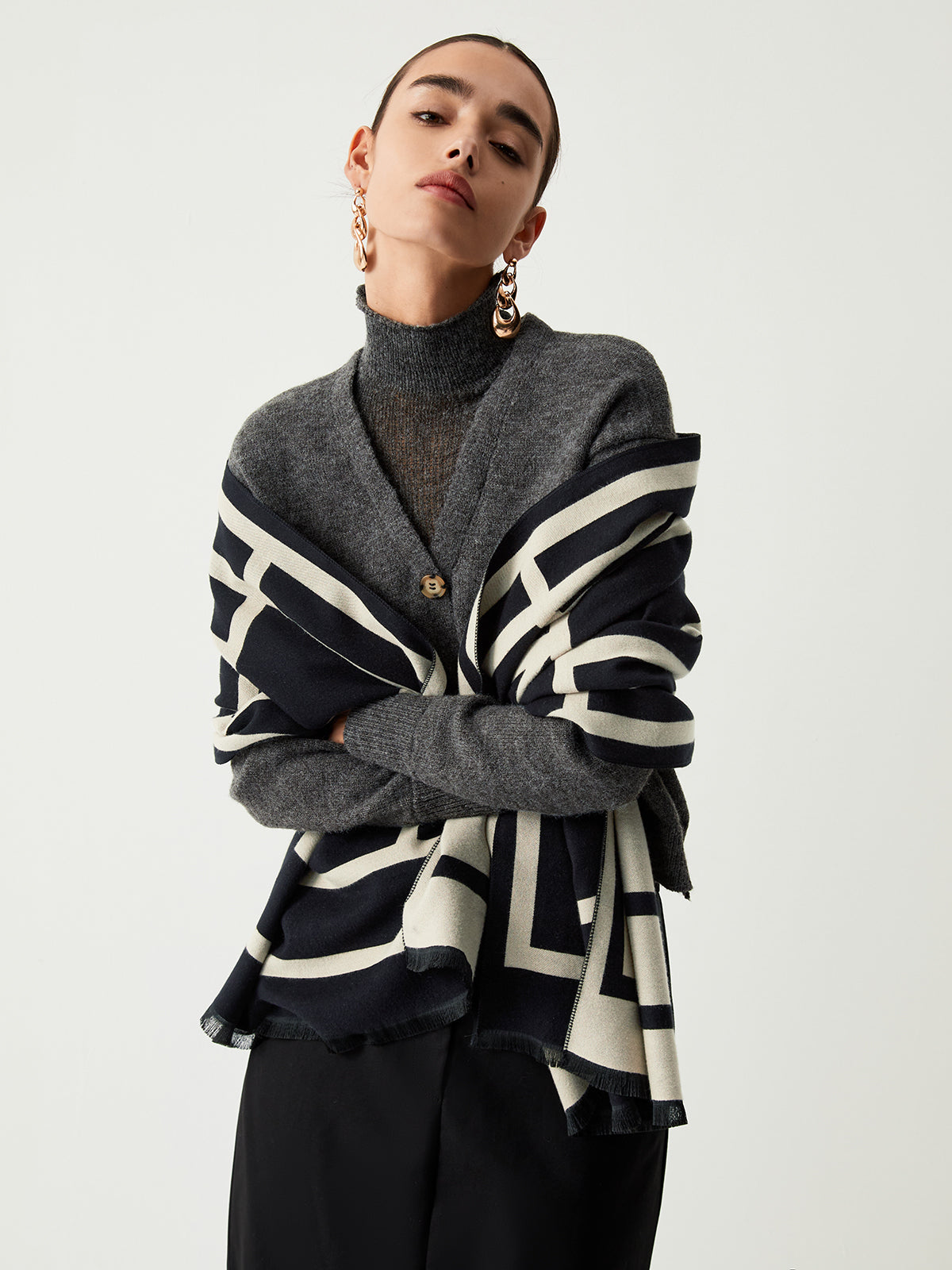 Juliane | Geometrisch gemusterter Wollmix Schal