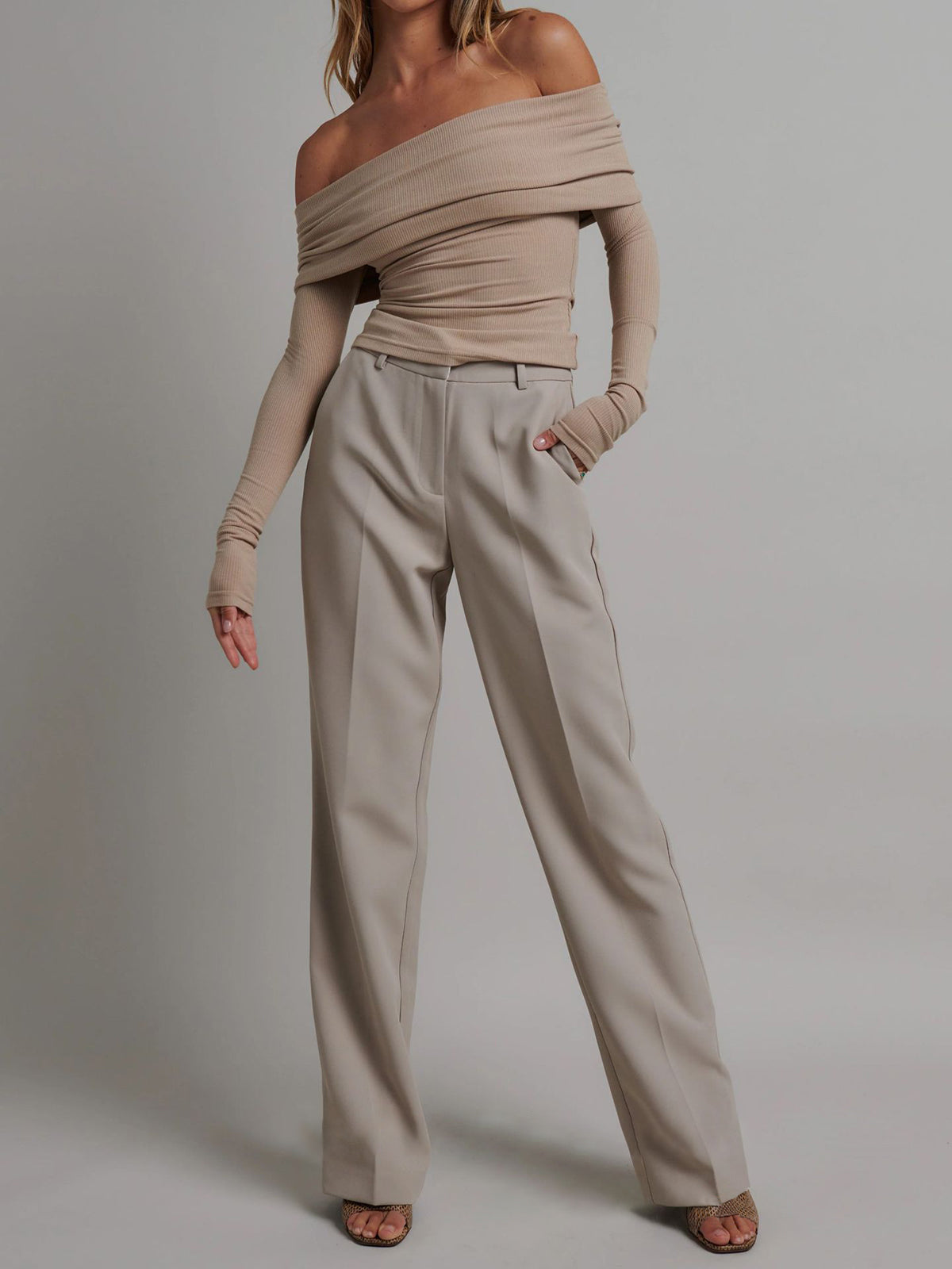 Mia | Schulterfreies überfaltetes Langarm-Crop-Shirt