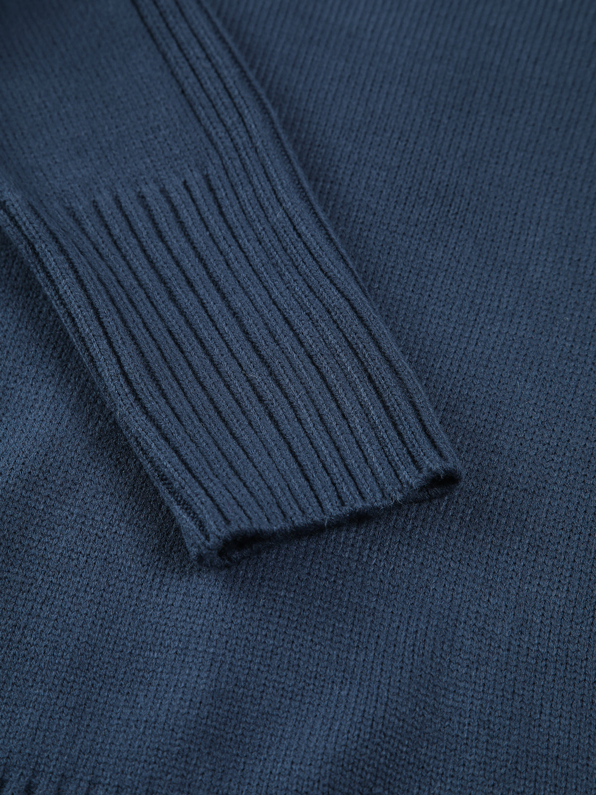 Max | Eleganter Hochkragen-Strickpullover