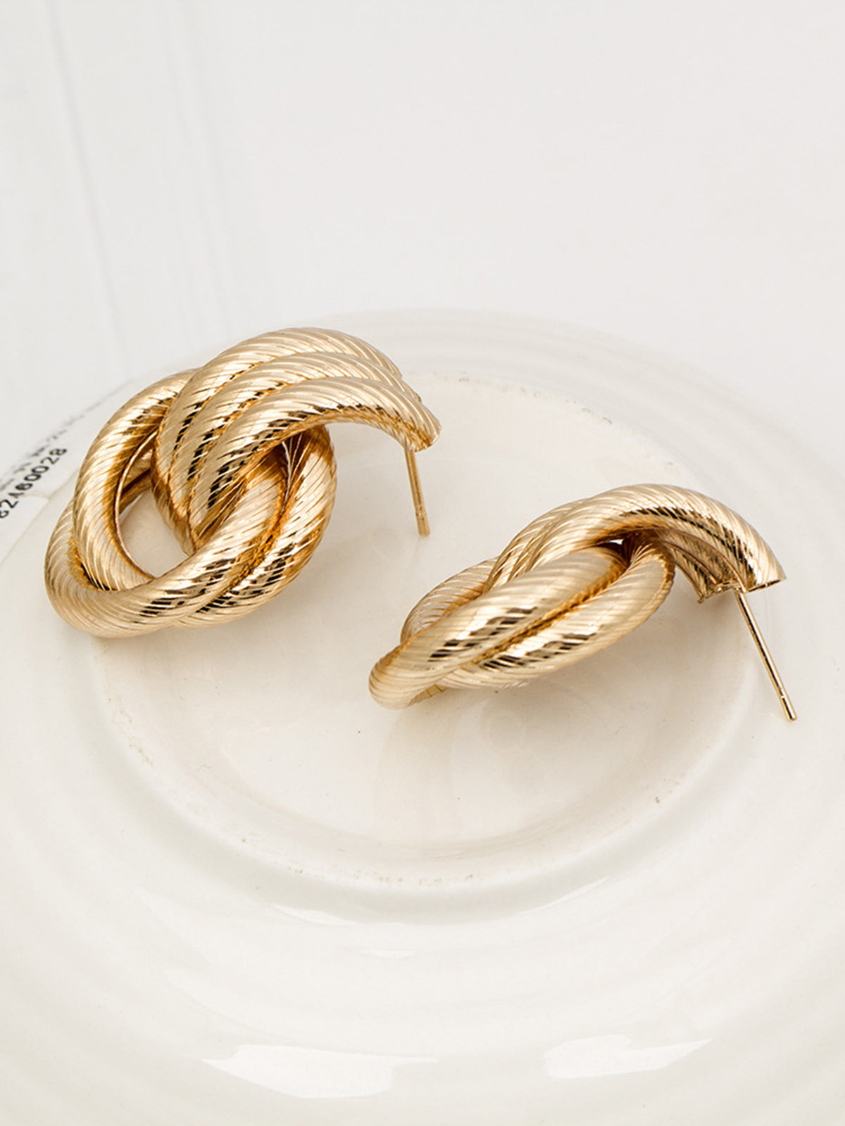 Leonie | Stilvolle Hoop Cross Ohrringe