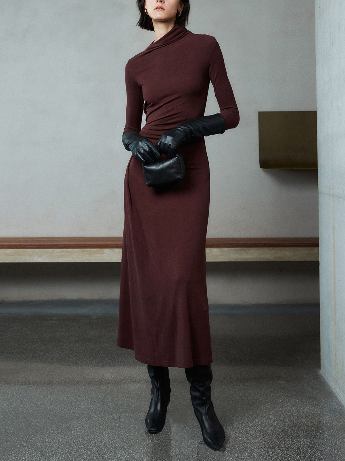 Leonie | Elegantes Bodycon Maxikleid mit asymmetrischem Ausschnitt