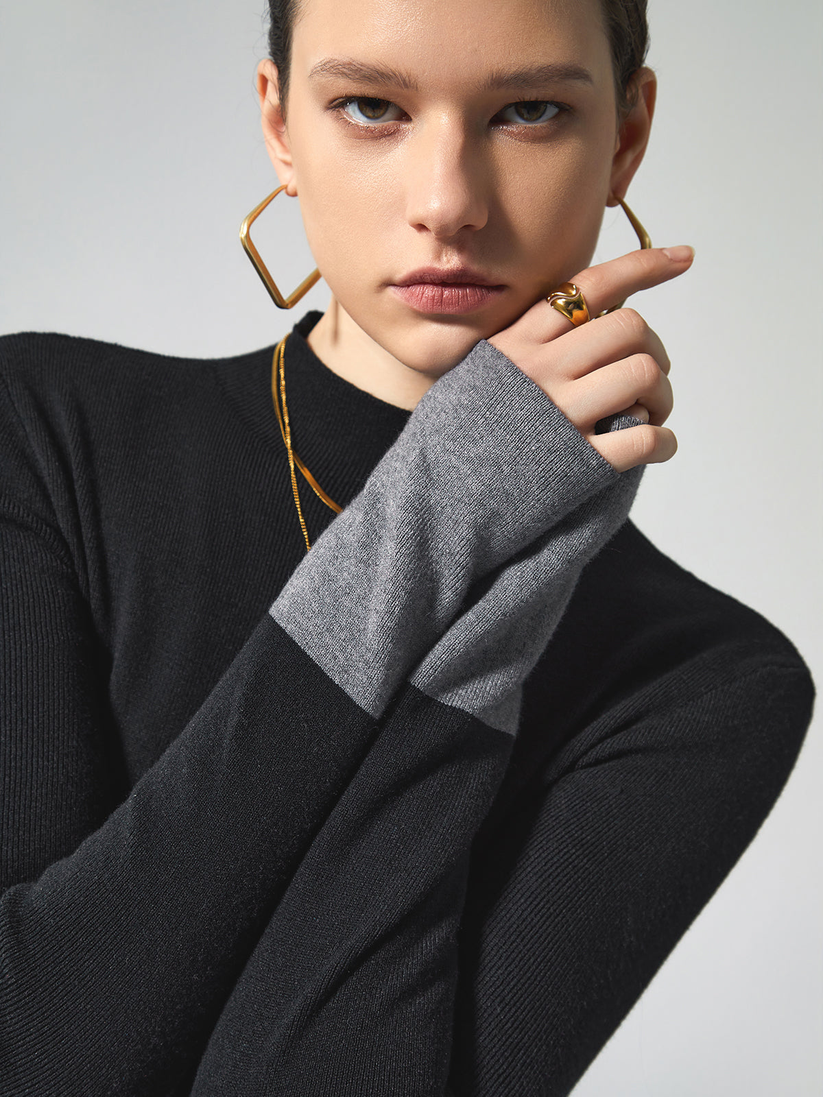 Leonie | Elegantes langärmliges Strickoberteil mit Kontrastmanschette