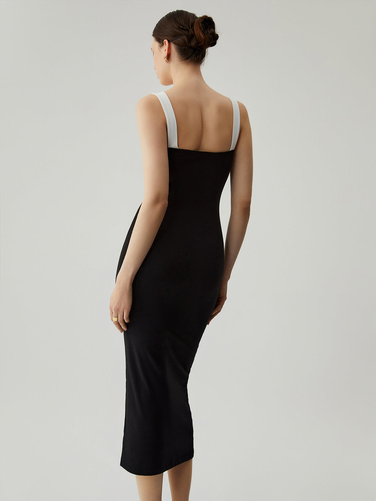 Camila | Verführerisches Bodycon Midikleid mit Herzchenkragen