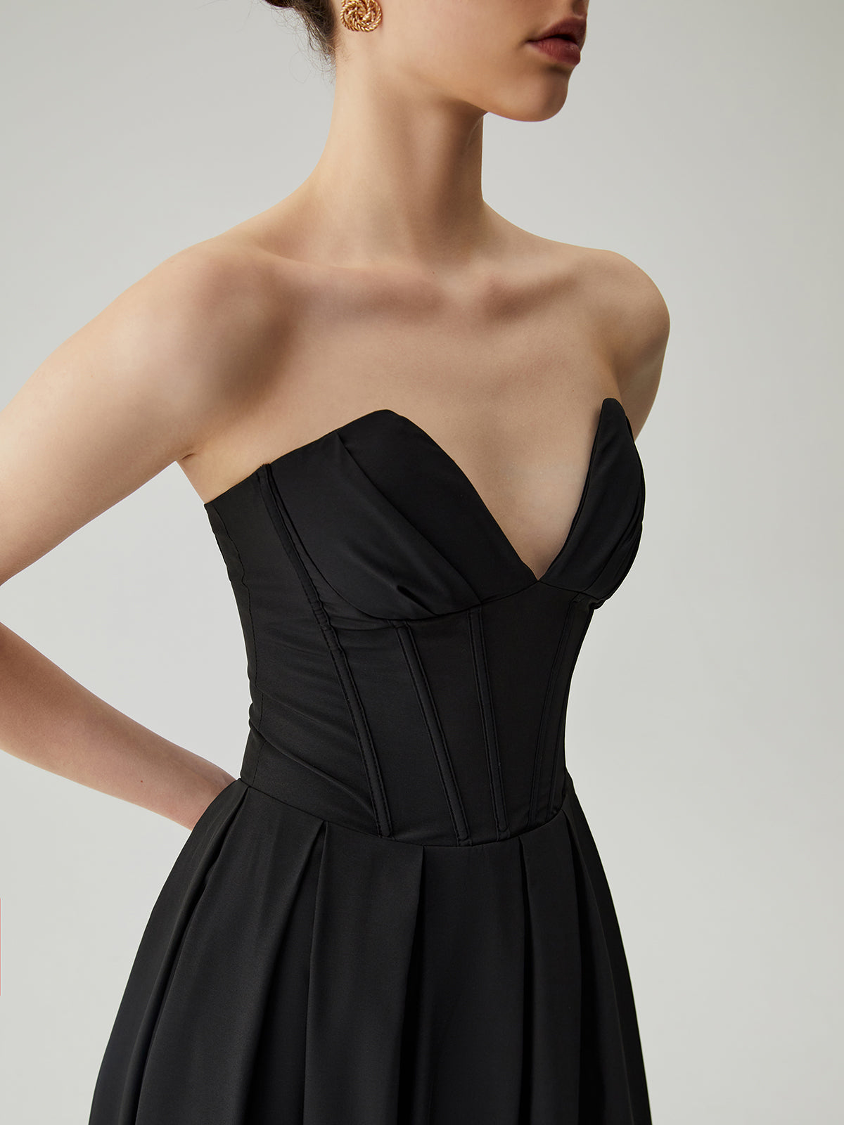 Klara | Midi-Kleid mit doppelten Taschen und Reißverschluss