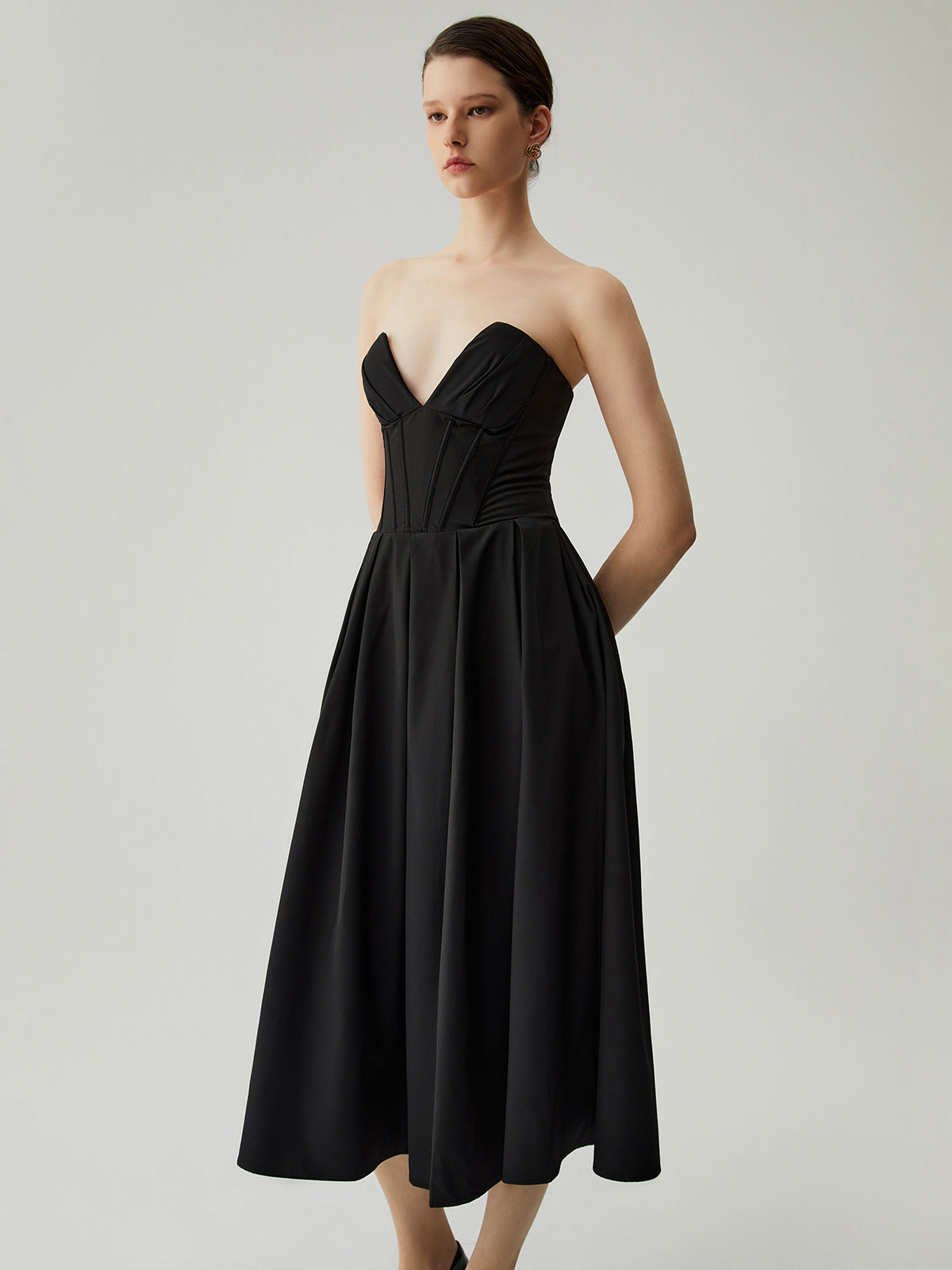 Klara | Midi-Kleid mit doppelten Taschen und Reißverschluss