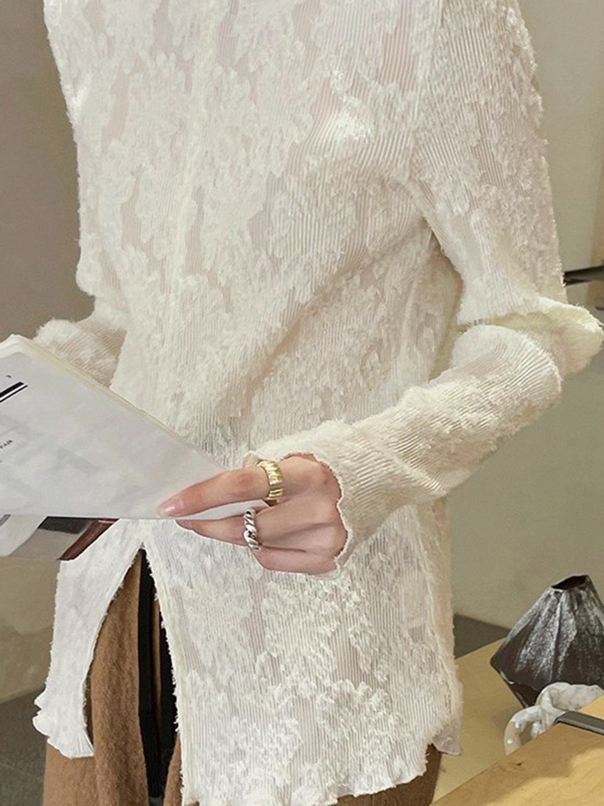 Eleganz | Semi-transparente Jacquard-Spitzenoberteil mit langen Ärmeln