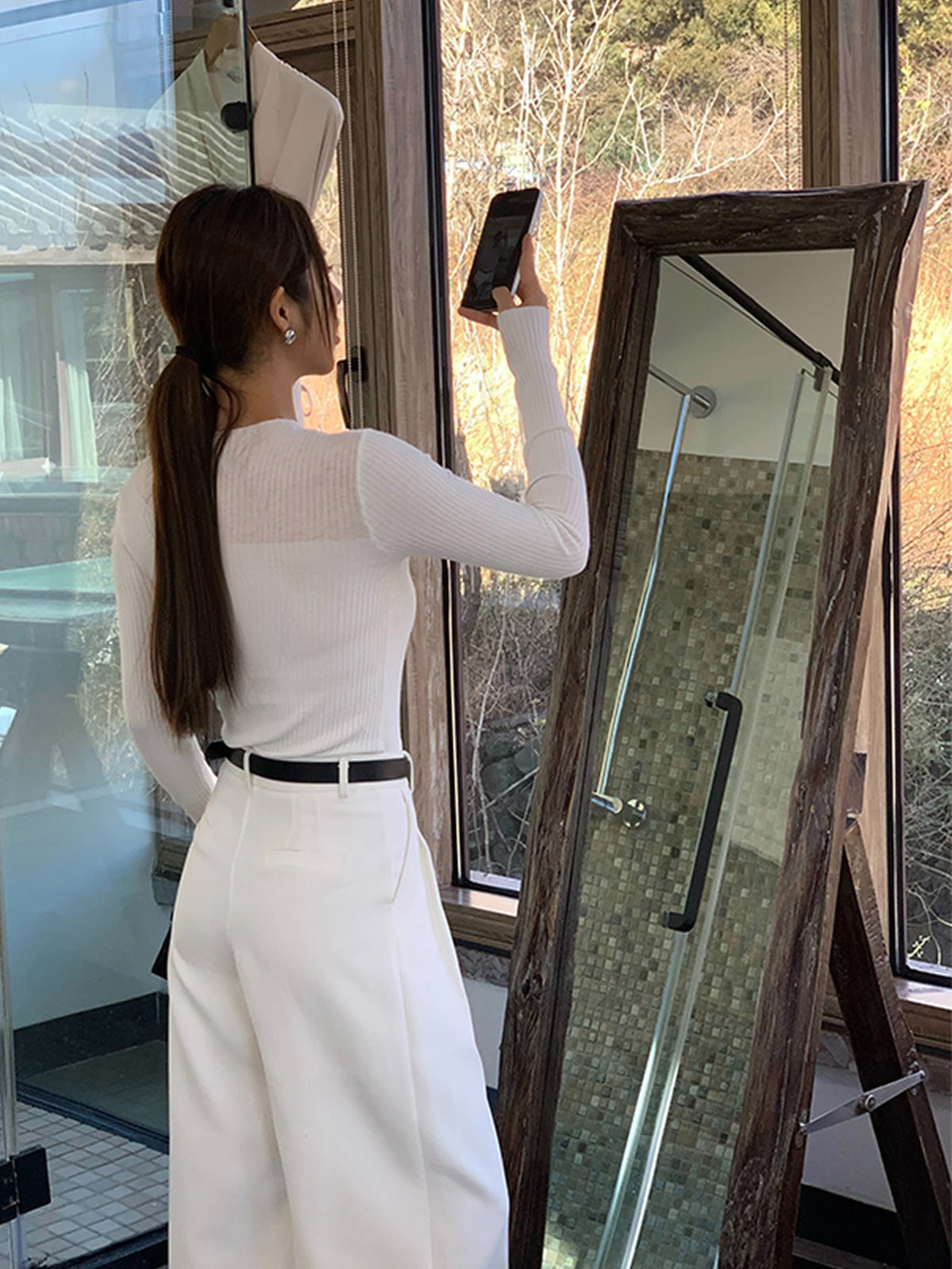 Mia | Asymmetrisches Oberteil mit Rundhalsausschnitt