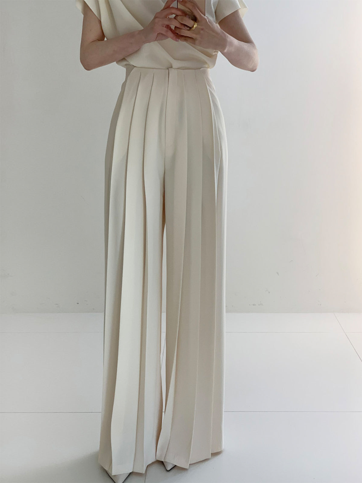 Clara | Elegante Plissierte High Waist Hose mit weitem Bein