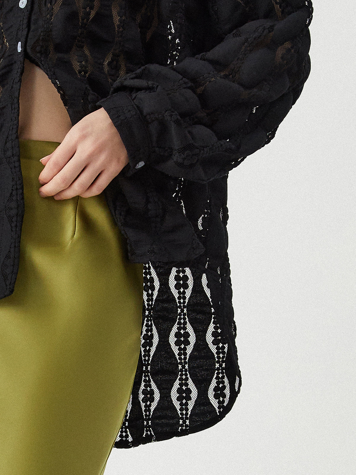 Clara | Romantische Spitzenschulterbluse