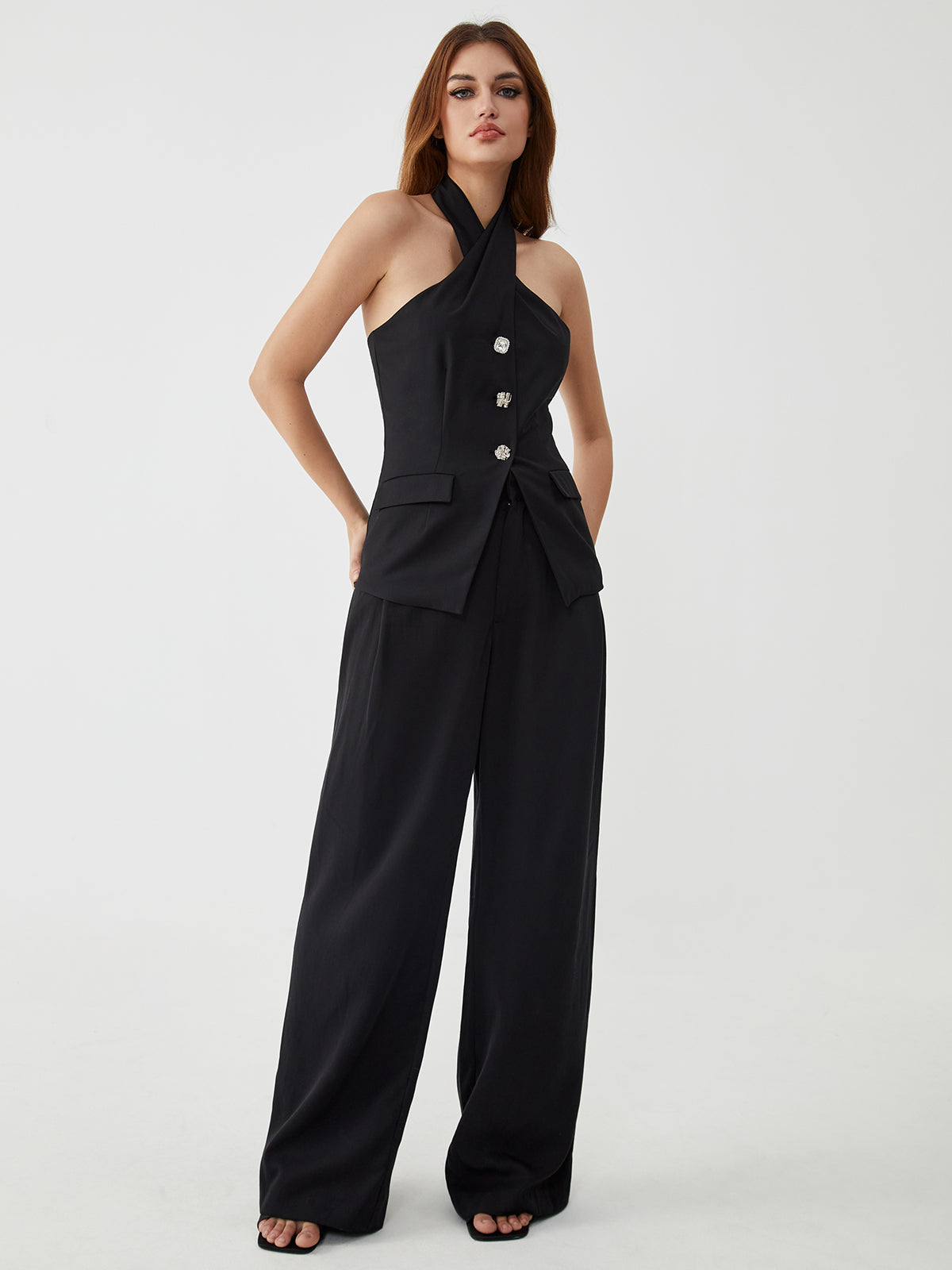 Verzaubernde Eleganz | Rhinestone Button Halter Top